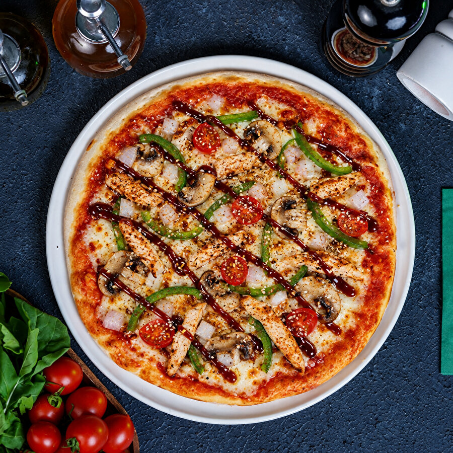 Tavuklu Barbekü Soslu Pizza (30 cm.)